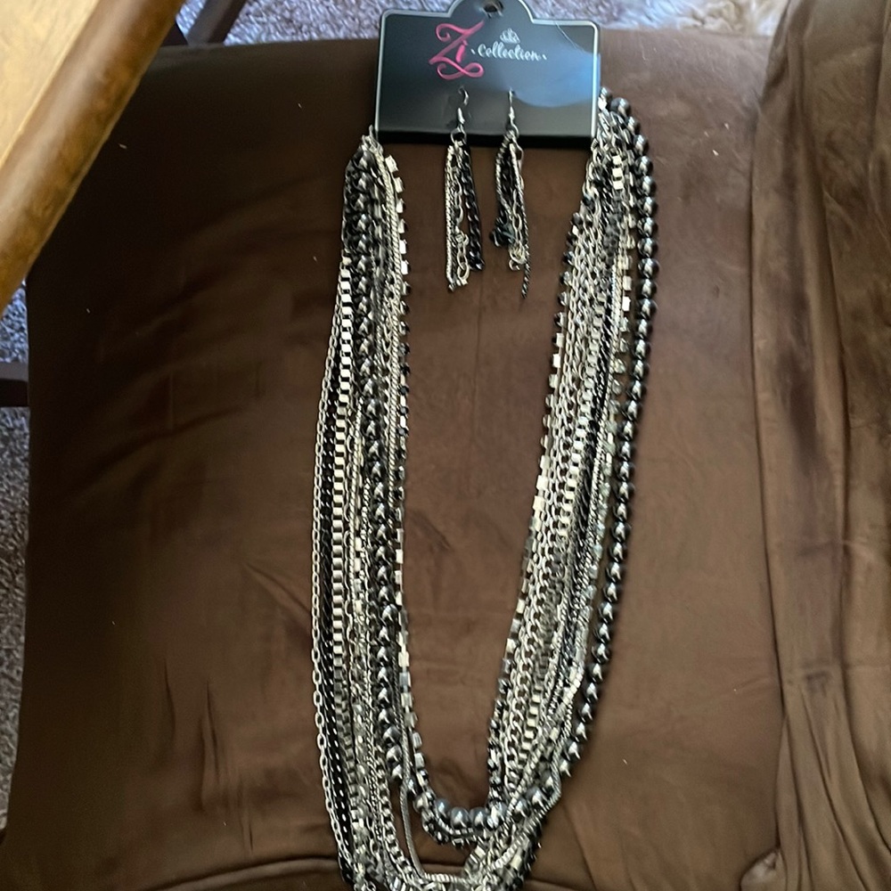 Paparazzi Zi-Collection no longer available Earrings and Necklace set